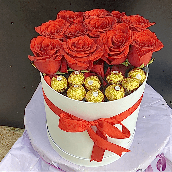  Alanya Çiçek Gönder - 11 Adet kırmızı 9 Adet ferrero çikolata