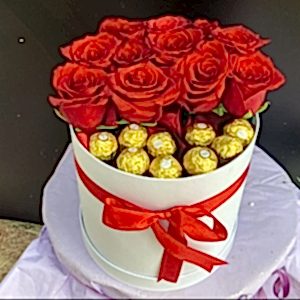  Alanya Çiçek Gönder - 11 Adet kırmızı 9 Adet ferrero çikolata
